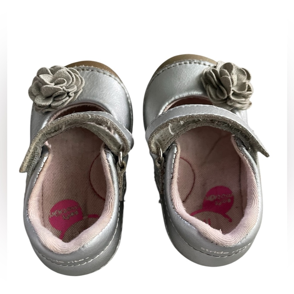 Stride Rite Silver Leather Mary Jane Rosette size 4.5W - Picture 4 of 6